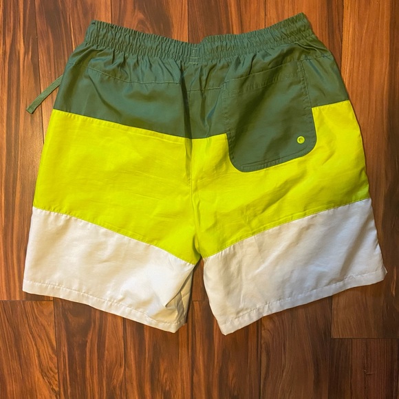Mens Nike Swim Trunks (M) - Picture 2 of 5
